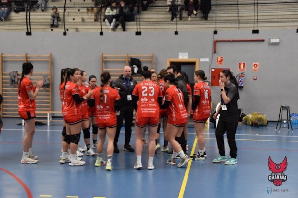 Pablo Perea da instrucciones en un tiempo muerto (FUNDACIÓN BM GRANADA)