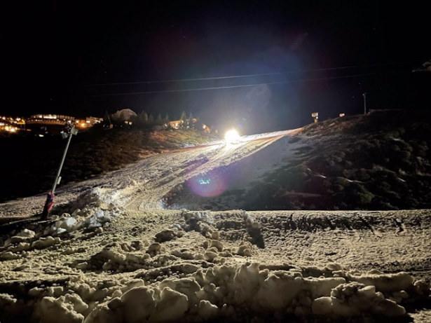 Trabajos nocturnos en la zona afectada por la lengua de barro en Sierra Nevada (CETURSA SIERRA NEVADA)