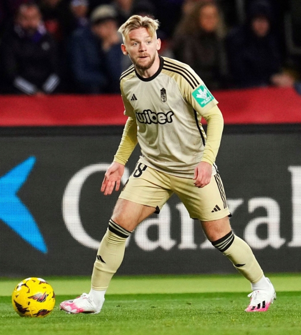 Kamil Jozwiak durante el partido en Montjuic (GCF)