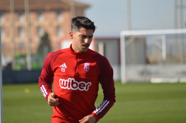 Carlos Neva durante un entrenamiento (J. PALMA)