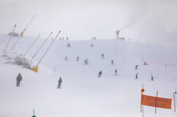 Inauguración de la temporada de esquí en Sierra Nevada el pasado diciembre (ÁLEX CÁMARA / EUROPA PRESS)