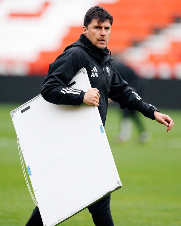 Alexander Medina durante un entrenamiento (GRANADA CF)