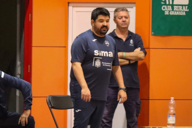 El entrenador del Sima Granada, Rafa Romero (CRISTIAN FERNÁNDEZ)