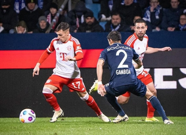 Bryan Zaragoza durante su debut con el Bayern de Munich (FC BAYERN DE MUNICH)