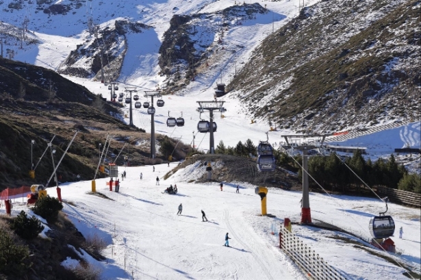 Imagen de archivo de la estación de esquí de Sierra Nevada (ÁLEX CÁMARA / EUROPA PRESS) 