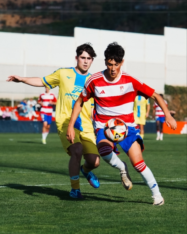 El Granada CF juvenil derrotó a Tomares (GRANADA CF) 