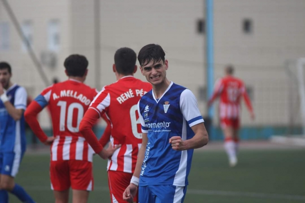 Soma celebra uno de sus goles ante el Almería B (IVÁN MÁRQUEZ / UD MARACENA)