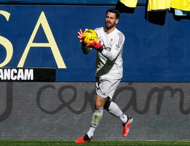 Augusto Batalla durante el partido ante el Villarreal (LOF)
