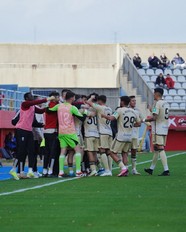 El Recreativo celebra su gol en Algeciras (GRANADA CF)