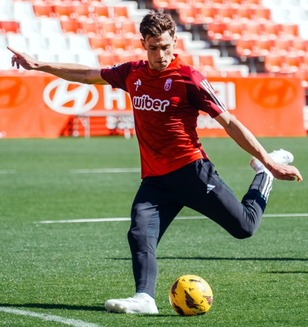 Lucas Boyé en el entrenamiento de esta semana en `Los Cármenes` (GCF)