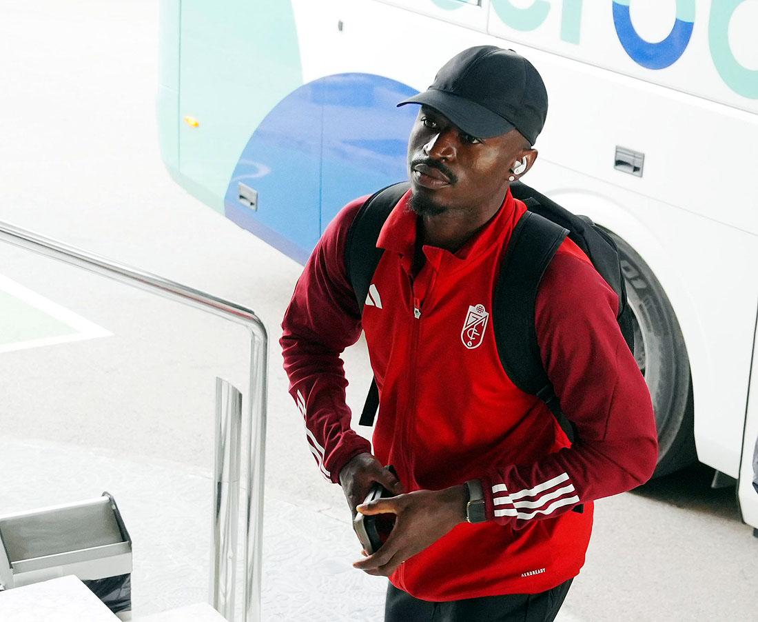 Martin Hongla, puede volver al once inicial del Granada CF, en su llegada al hotel de Mallorca (GCF) Martin Hongla, puede volver al once inicial del Granada CF, en su llegada al hotel de Mallorca (GCF)