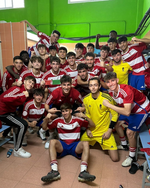 El juvenil del Granada CF celebra la victoria (GRANADA CF) 
