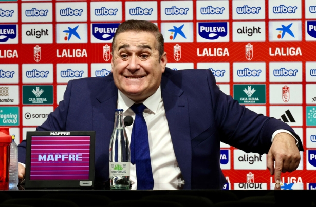 José Ramón Sandoval durante su presentación como entrenador del Granada CF (JOSÉ ANDRÉS FERNÁNDEZ)