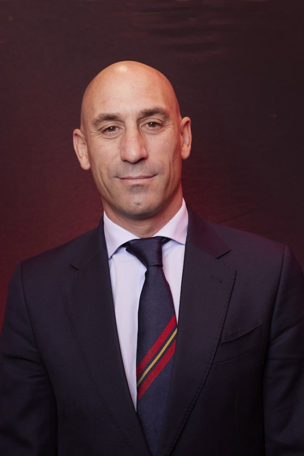 El ex presidente de la Real Federación Española de Fútbol, Luis Rubiales, posa para Europa Press (JESÚS HELLÍN/ EUROPA PRESS)