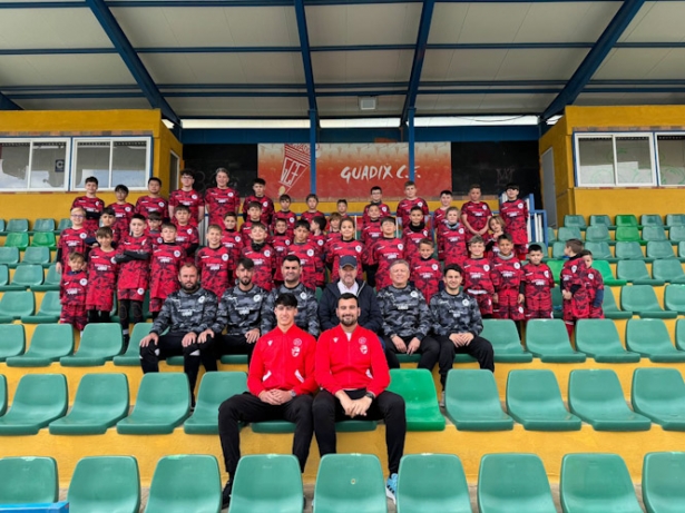 Foto de familia en la clausura del campus (AYTO. GUADIX)