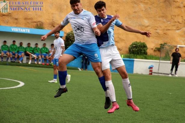 El Santa Fe defenderá el liderato ante el Puerto de Motril CF (MANU LÓPEZ/ ATLÉTICO MONACHIL)