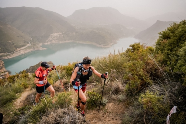 Dos atletas durante la exigente prueba (TERRA INCOGNITA SPORTS) 