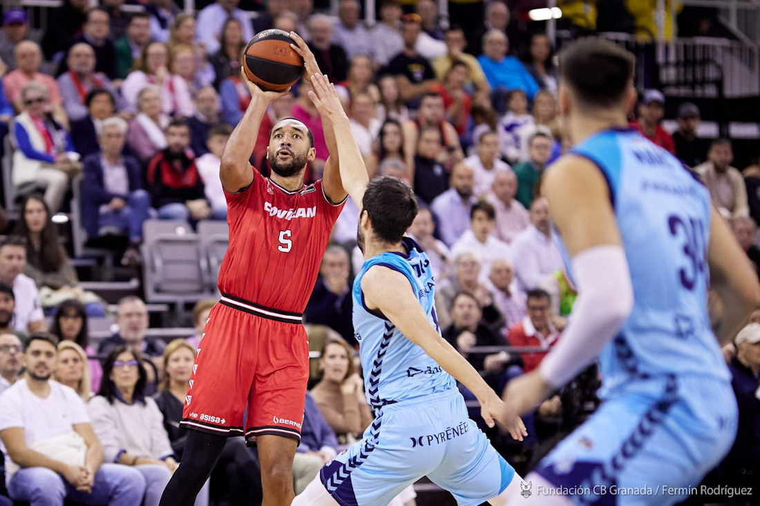 Kwan Cheatham lanza a canasta en el partido de la primera vuelta ante Andorra (FERMÍN RODRÍGUEZ /FUNDACIÓN CBG) Kwan Cheatham lanza a canasta en el partido de la primera vuelta ante Andorra (FERMÍN RODRÍGUEZ /FUNDACIÓN CBG)