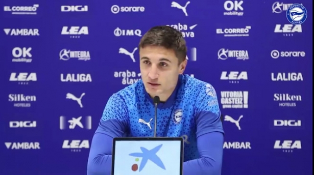 Nahuel Tenaglia en rueda de prensa (DEPORTIVO ALAVÉS)