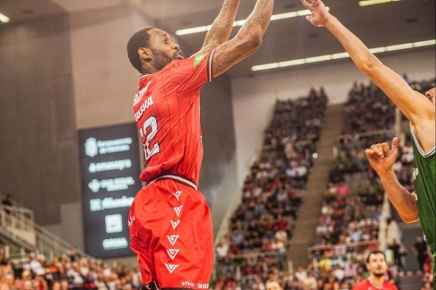 Will Barton ya ha debutado con el Coviran Granada (JOSÉ VELASCO) 