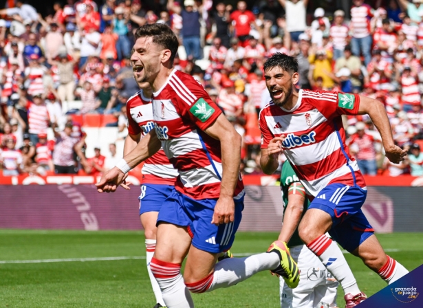 Lucas Boyé en la celebración del segundo gol del Granada CF ante el Deportivo Alavés (JOSÉ M. BALDOMERO)
