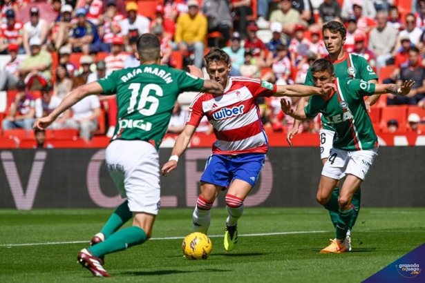 Lucas Boyé durante el partido ante el Alavés (JOSÉ M. BALDOMERO)