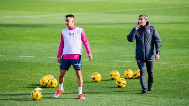 Ernesto Valverde durante un entrenamiento (ATHLETIC CLUB)