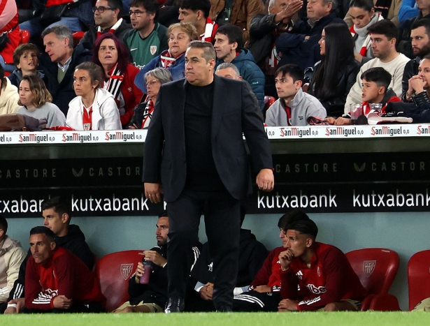 José Ramón Sandoval, entrenador del Granada CF, en un momento del partido ante el  Athletic Club (LOF)