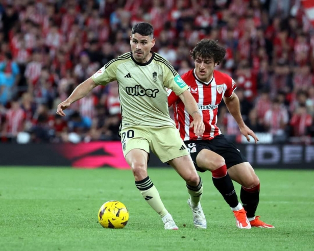 Sergio Ruiz durante el partido en el Nuevo San Mamés (LOF)