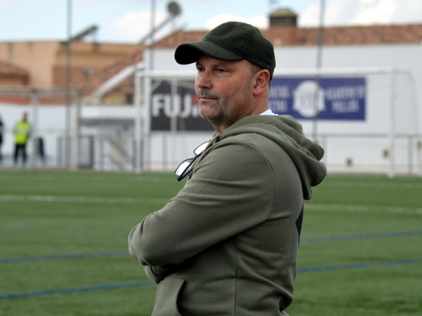 El entrenador del CD Huétor Vega, Thierry Pérez (J. PALMA)