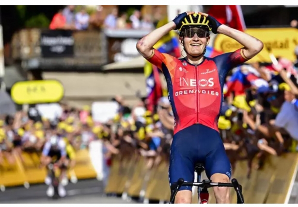 Carlos Rodríguez (INEOS Grenadiers) celebra un triunfo (DAVID PINTENS/BELGA/DPA - ARCHIVO)