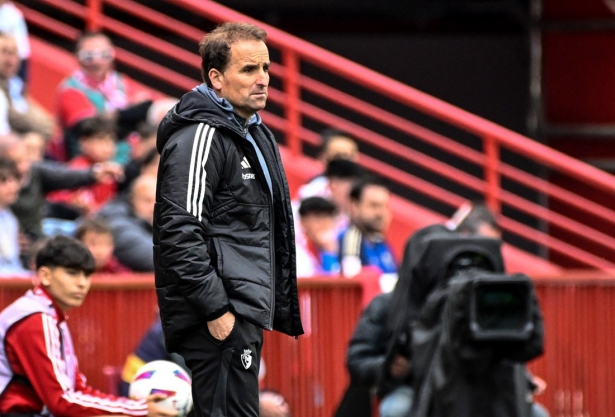 Jagoba Arrasate, entrenador de CA Osasuna, en un momento del encuentro (JOSÉ M. BALDOMERO)