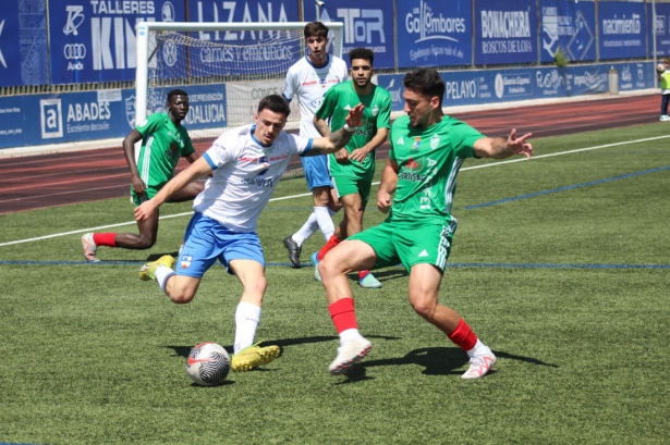 Atarfe y Loja disputaron un intenso partido (PACO CASTILLO) 