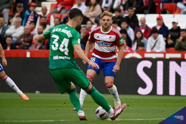 Jozwiak durante el partido ante Osasuna (JOSÉ M. BALDOMERO)