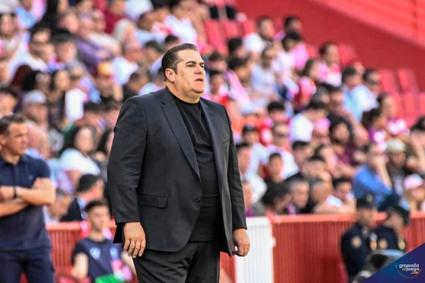 El entrenador del Granada CF, José Ramón Sandoval (JOSÉ M. BALDOMERO)