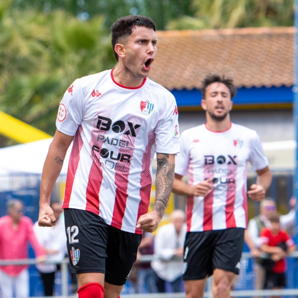 Nacho celebra su gol (ARENAS DE ARMILLA)