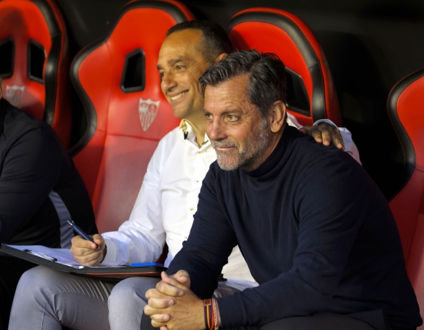 Quique Sánchez Flores, entrenador del Sevilla FC, en el banquillo del `Sánchez Pizjuán` (LOF)