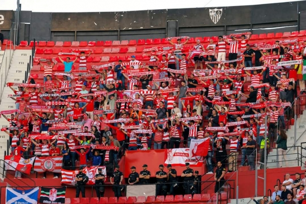 Afición del Granada CF en el `Sánchez Pizjuan` (LOF)