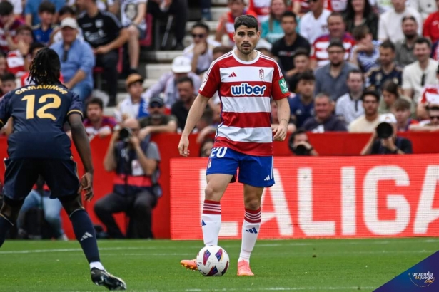 Sergio Ruiz durante el partido ante el Real Madrid (JOSÉ M. BALDOMERO)