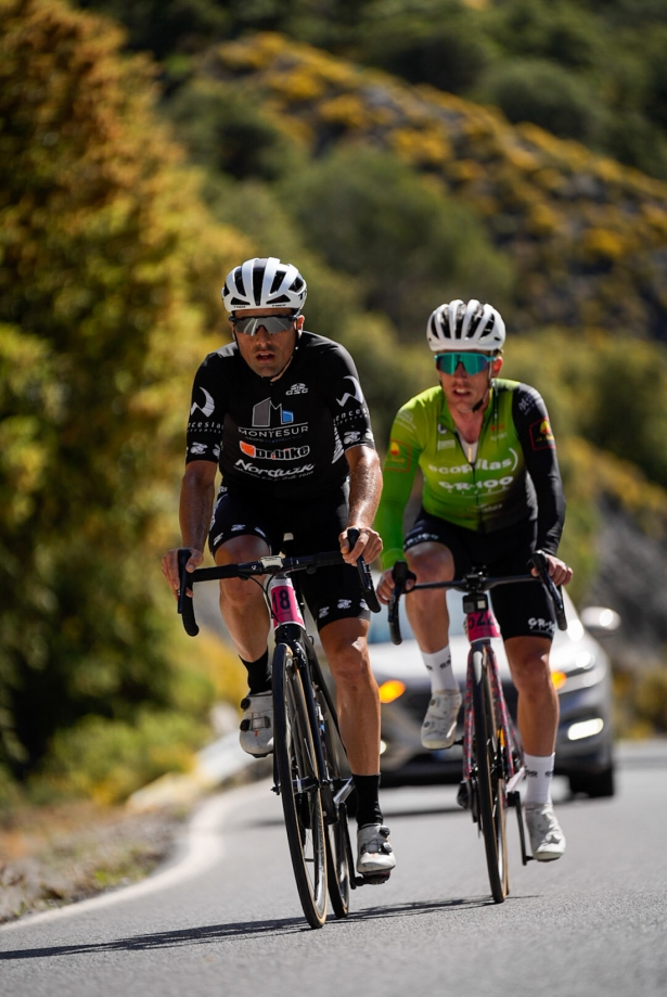 Dos ciclistas durante la prueba (JOAQUÍN FERRERA / TERRAINCOGNITA SPORT)