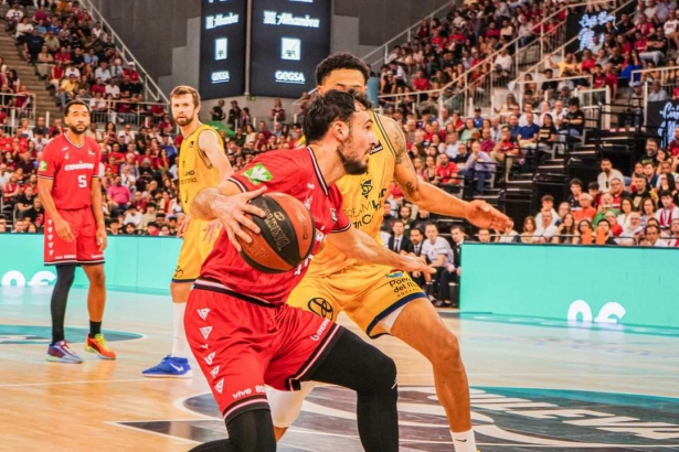 Lluís Costa en el partido ante Dreamland Gran Canaria (JOSÉ VELASCO)