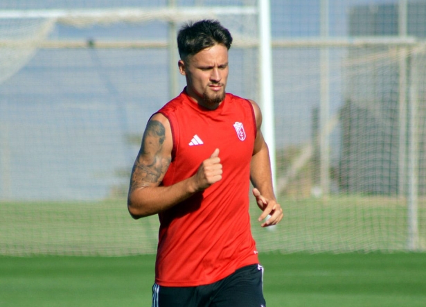 Petrovic durante un entrenamiento con el Granada CF (J. PALMA)