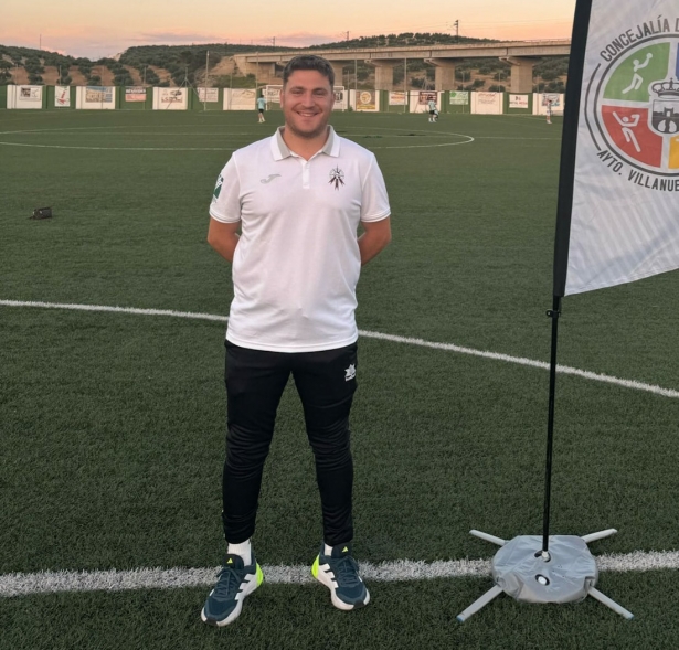 El entrenador del Villanueva Mesía CF, Melchor González 