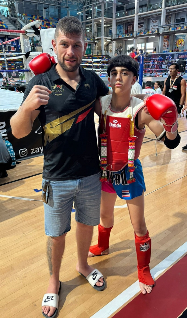 Álex Palma junto a su entrenador Omar Mardini 