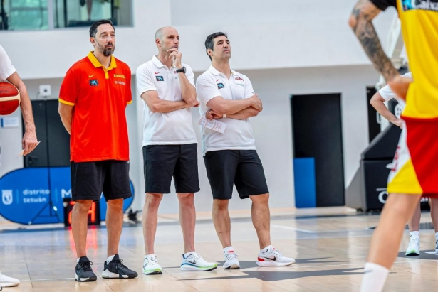 Pablo Pin sigue de cerca los entrenamientos de la Selección (@FundacionCBG)