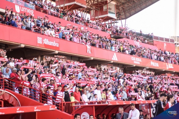 La afición rojiblanca durante un encuentro de la pasada temporada (JOSÉ M. BALDOMERO)