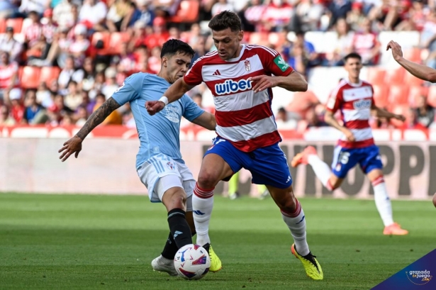 Boyé durante un partido con el Granada (JOSÉ M. BALDOMERO) 