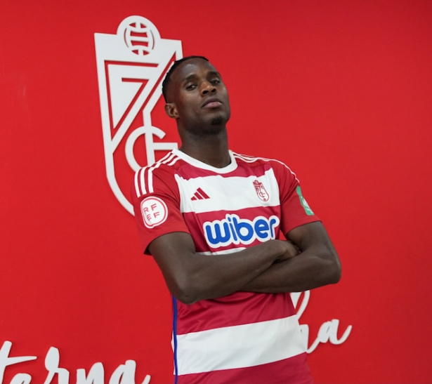 Faye seguira de rojiblanco (GRANADA CF)