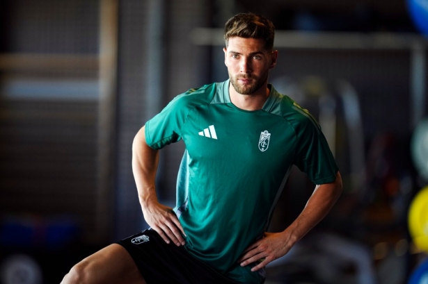 Luca ya está listo para iniciar los entrenamientos (GRANADA CF)
