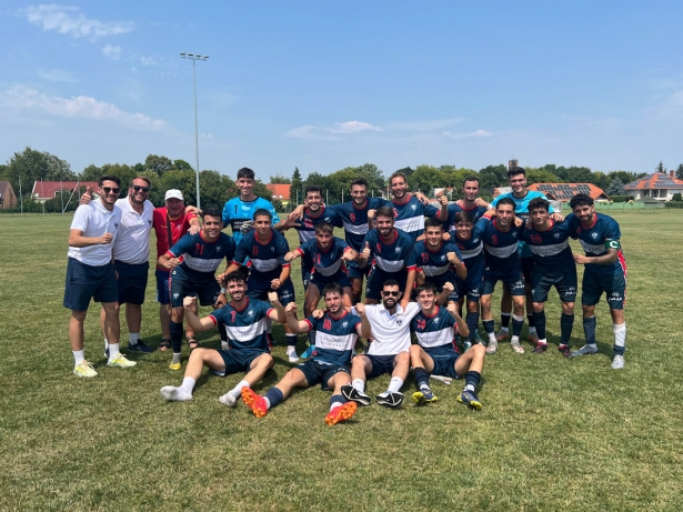La selección universitaria granadina celebra la quinta plaza 